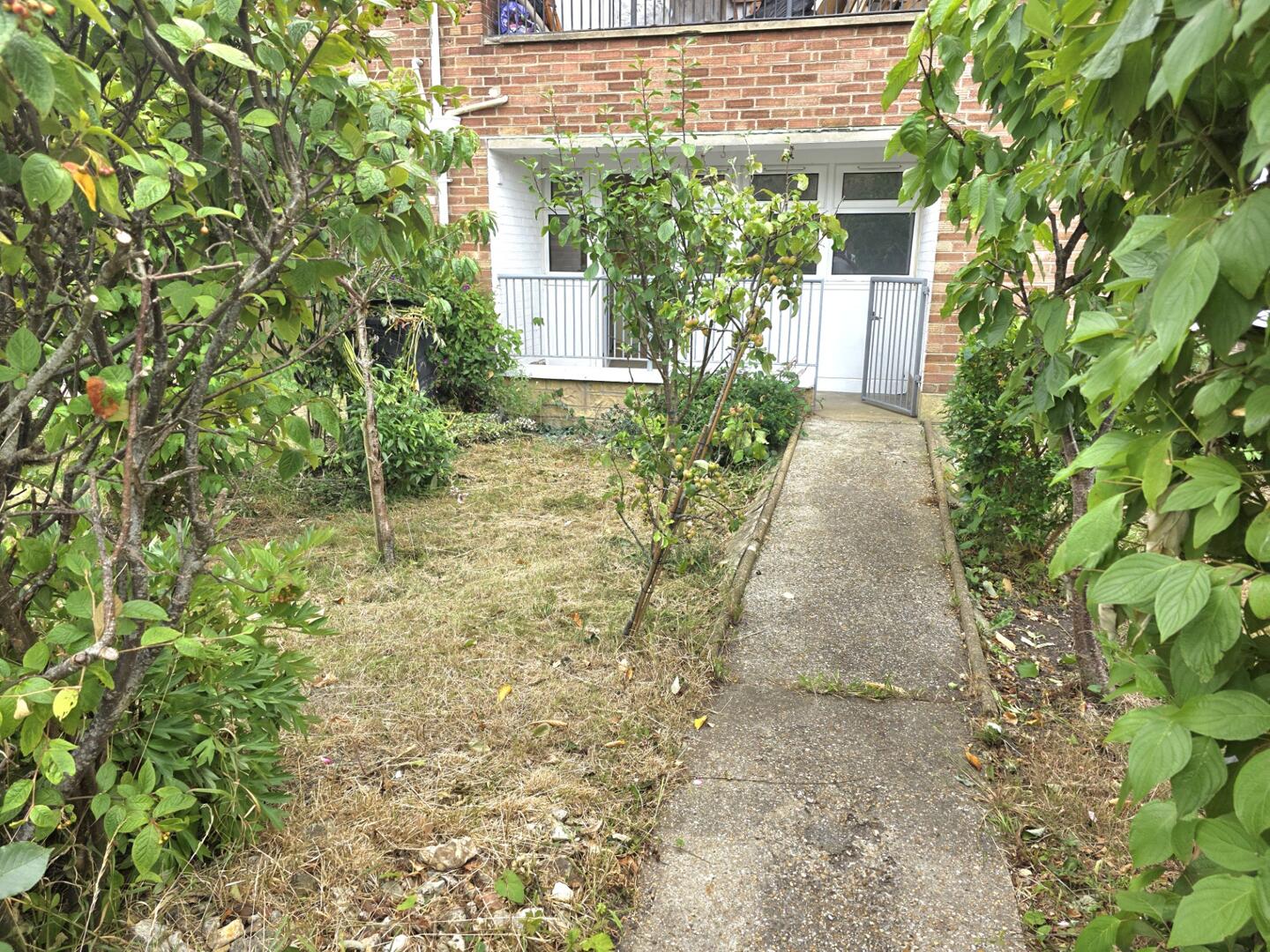 3 bed property in Crossways Road, East Cowes